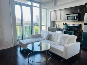 Unique 1 bedroom condo by lakeshore downtown Toronto & CN tower