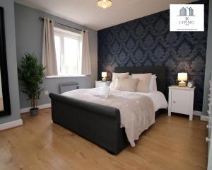 Spacious 3 Bedroom Duplex Apartment On Cardiff Bay - Free Parking & WIFI By EKLIVING LUXE Short Lets & Serviced Accommodation