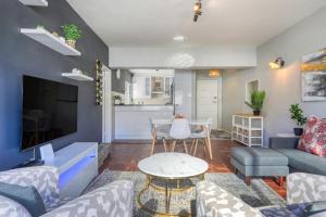 Backup-Power Trendy 2 Bed Balcony Apartment