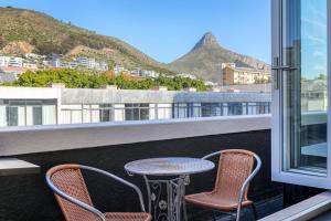 Backup-Power Trendy 2 Bed Balcony Apartment