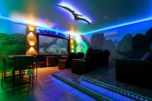 Jurassic Movie Room Loft Game Room Themed w resort amenities