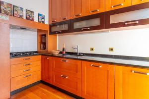 Cozy Lisbon Stay - 2 Min Walk from Av Liberdade