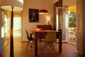 Central 2 bedroom apt wGarden and Pantheon Views