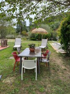 Maisons de vacances L Atelier gite 3 etoiles avec piscine Le Jas des Oliviers : photos des chambres