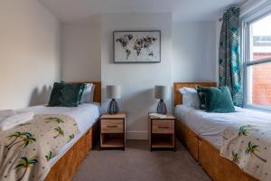 Modern 4-Bedroom Chic House Southampton City Centre House, Walk to Shops & Dining