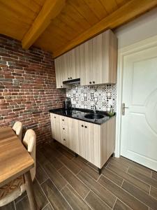 ROSE SAPANCA STONE HOUSE