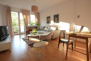 Spacious, quiet and bright apartment, close to the center - free parking