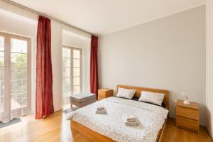 City Centre Garden Apartment with parking