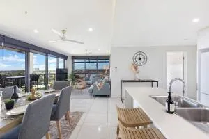 'Opal of Darwin' Breezy Living Atop Blue Horizons - Stuart Park