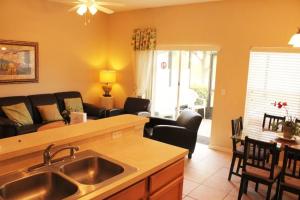 4 bedroom townhouse Sleeps 8 Coral Cay