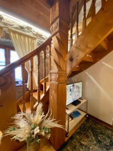 Mein MINI-HAUS - 2 Zimmer - Smart-TV - Stein & Holz