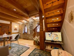 Mein MINI-HAUS - 2 Zimmer - Smart-TV - Stein & Holz