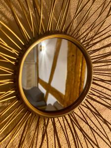 Mein MINI-HAUS - 2 Zimmer - Smart-TV - Stein & Holz