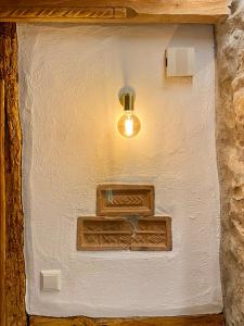 Mein MINI-HAUS - 2 Zimmer - Smart-TV - Stein & Holz