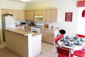 4 bedrooms pool home on golf course Fairways Estates