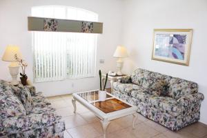 4 bedrooms pool home on golf course Fairways Estates