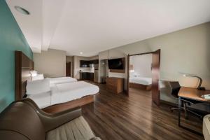 Best Western Plus Bowie Inn & Suites