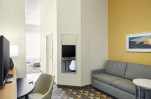 Queen Suite with Two Queen Beds room in Holiday Inn Hotel & Suites Madison West an IHG Hotel