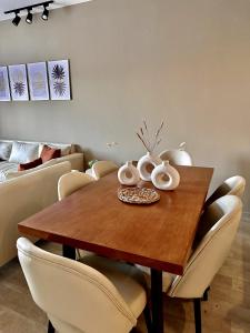 Luxurious Villa with Infinity Private Pool & Jacuzzi over Sabina Islands Lagoon