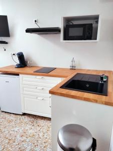 Appartements appartement Rez-de-chaussee avec exterieur, a 150m du centre, 4min de la plage. : photos des chambres