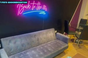 80s RETRO 1Bedroom Apart Canary Wharf London