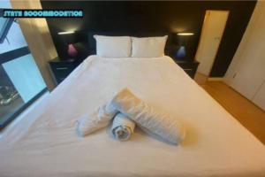 80s RETRO 1Bedroom Apart Canary Wharf London