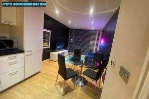 80s RETRO 1Bedroom Apart Canary Wharf London