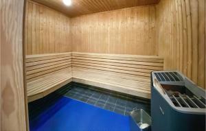 Stunning Home In Jälluntofta With Sauna