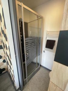 Appartements Studio petit plus gaming ! : photos des chambres