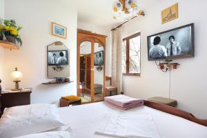 Apartments by the sea Stanici, Omis - 1028