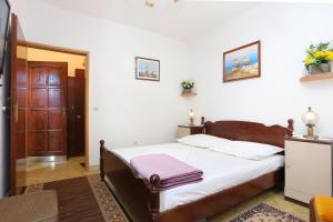 Apartments by the sea Stanici, Omis - 1028