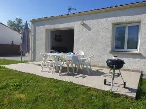 Maison spacieuse avec jardin, à 5 km de la plage, Wifi et tout confort - FR-1-336-50 - Avrillé