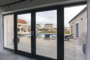 Luxury villa with a swimming pool Privlaka, Zadar - 18623