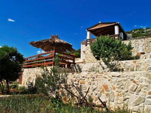 Seaside family friendly house with a swimming pool Cove Ladjin - Landjin, Pasman - 20399