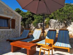 Seaside family friendly house with a swimming pool Cove Ladjin - Landjin, Pasman - 20399