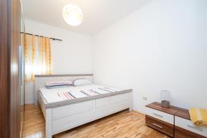 Apartments and rooms by the sea Posedarje, Novigrad - 21123