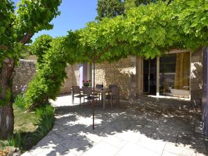 Maisons de vacances Nice house with garden and private pool in Vaison La Romaine : photos des chambres