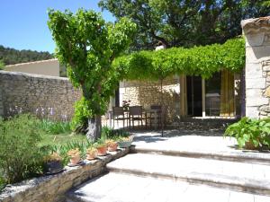 Maisons de vacances Nice house with garden and private pool in Vaison La Romaine : photos des chambres