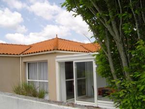 Maison T3 confortable avec jardin clos, véranda équipée, proche plage, commerces et activités - FR-1-92-677