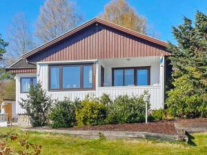 5 person holiday home in STILLINGSÖN-By Traum