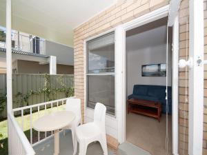 Beachside Shoal Bay Unit 2