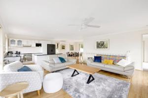 pet friendly - Views- Meters to the Beach & Anchorage Port Stephens