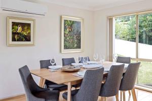 pet friendly - Views- Meters to the Beach & Anchorage Port Stephens