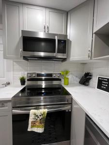 Private Chic Modern Suite with Kitchen near Spruce Meadows and LRT