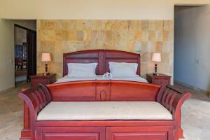 Villa Bukti Paradise- Captivating Beachfront Villa