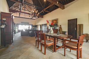 Villa Bukti Paradise- Captivating Beachfront Villa