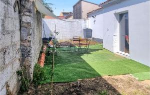 Maisons de vacances Beautiful Home In La Rochelle With Wifi And 1 Bedrooms : photos des chambres