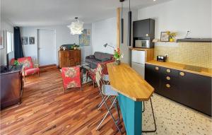 Maisons de vacances Beautiful Home In La Rochelle With Wifi And 1 Bedrooms : photos des chambres