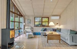 Stunning Home In Fårvang With Wifi