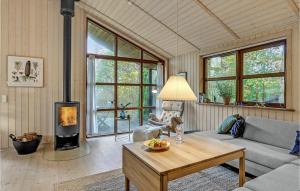 Stunning Home In Fårvang With Wifi